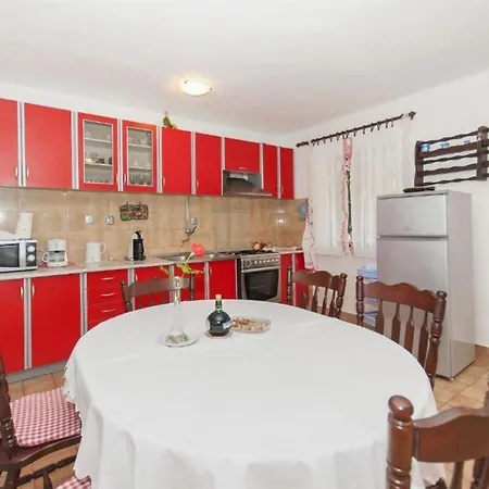 Maks - 2 Bedroom Apartment