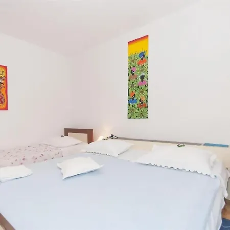 Maks - 2 Bedroom Apartment Rogoznica (Sibenik-Knin)