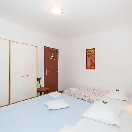 Maks - 2 Bedroom Apartment Rogoznica (Sibenik-Knin)